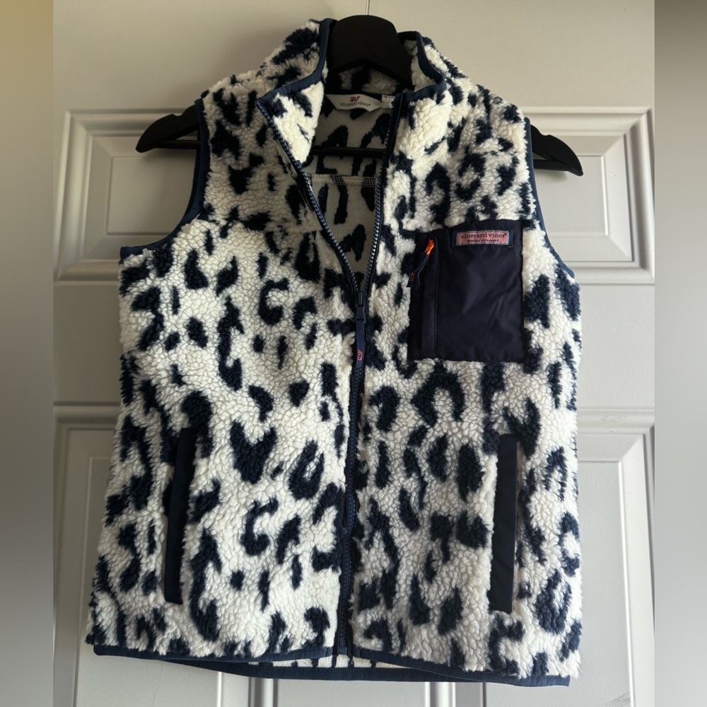 Vineyard Vines vest for girls. Very good condition.